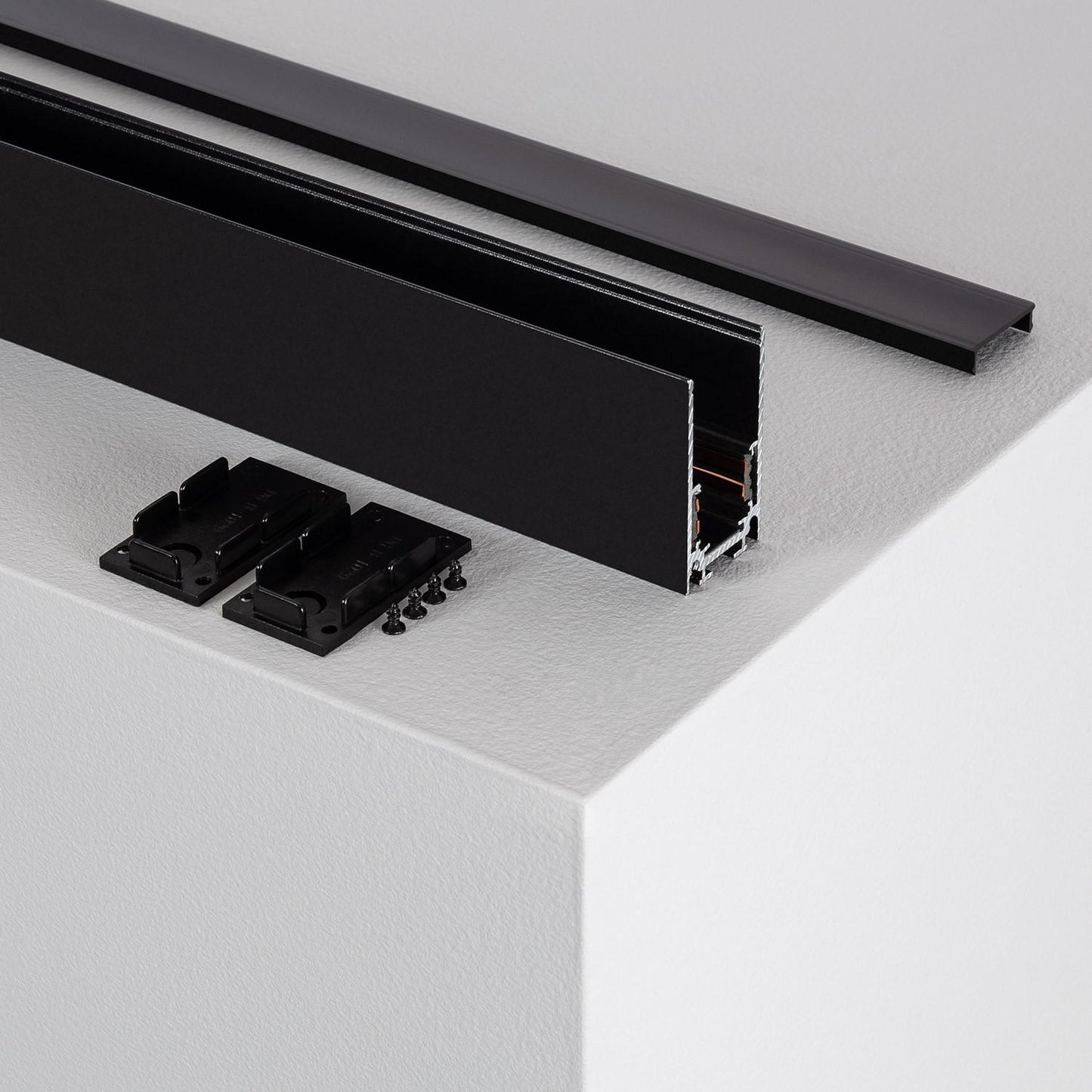 Rail Magnétique LED 48V 2m en Saillie, Aluminium Noir, Usage Intérieur