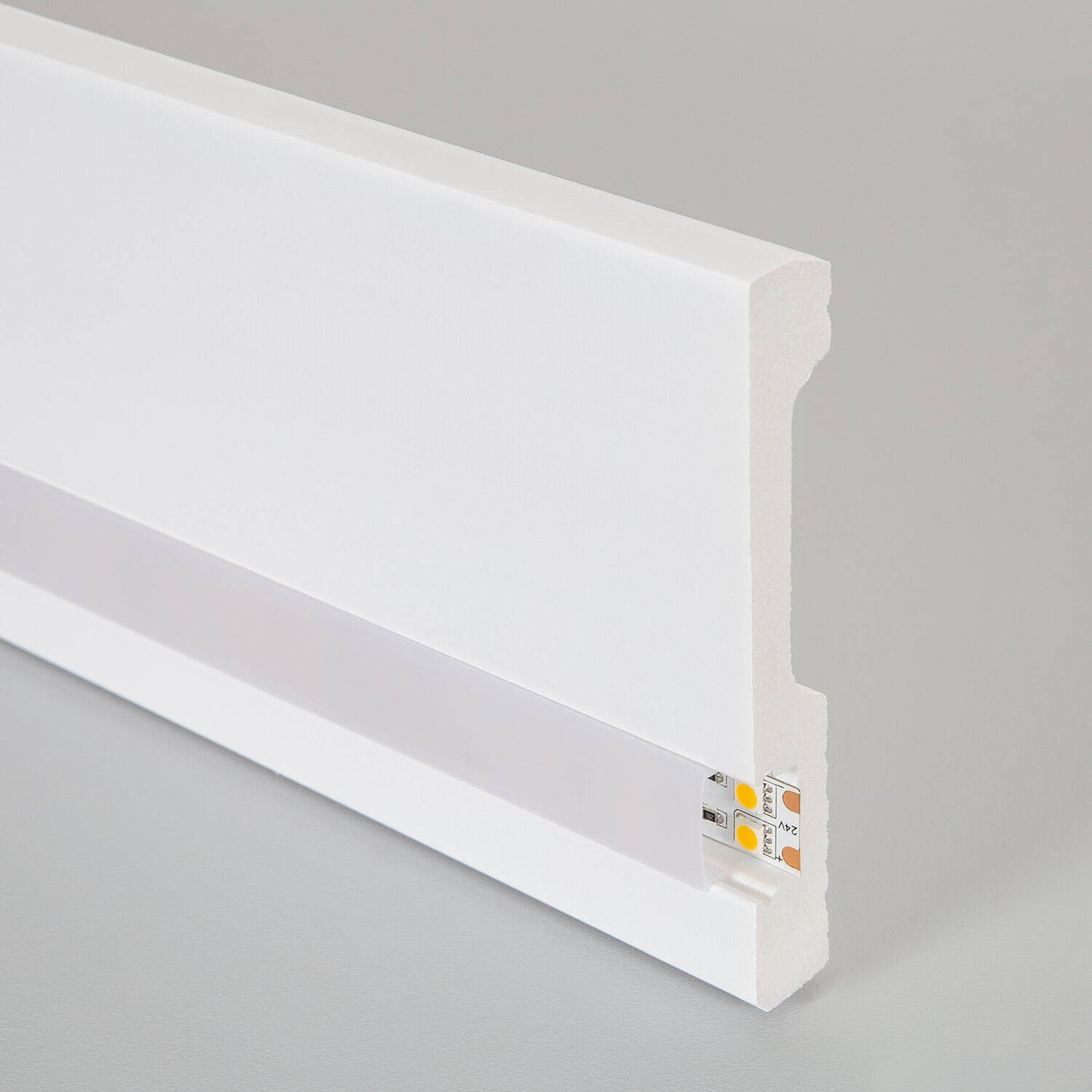 Moulure Plinthe Moderne pour Rubans LED, Installation en Saillie, Blanc, Multiples Tailles