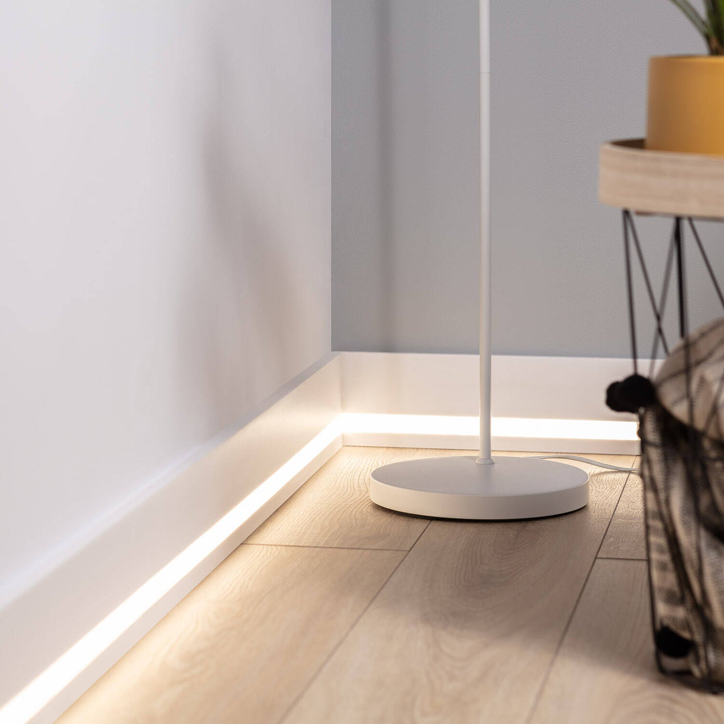 Moulure Plinthe Moderne pour Rubans LED, Installation en Saillie, Blanc, Multiples Tailles
