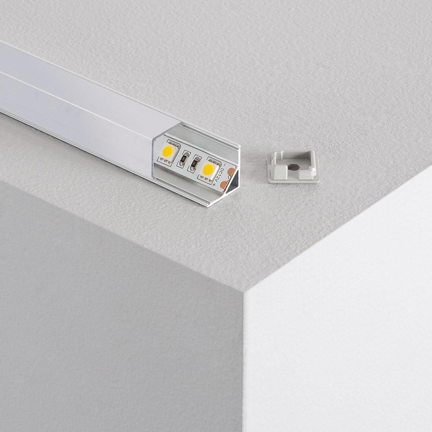 Profilé Aluminium Triangulaire 2m pour Ruban LED 10mm, Installation en Saillie