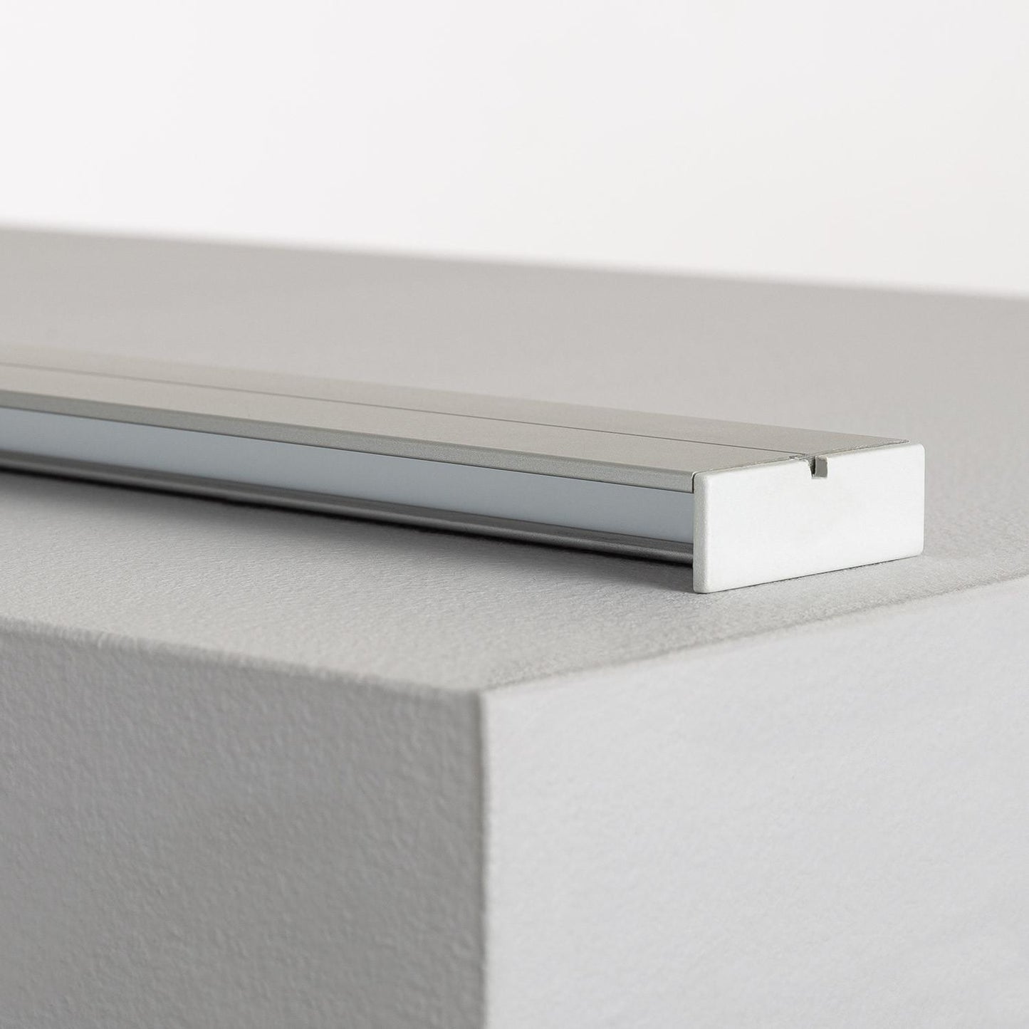 Profilé Aluminium 1m pour Rubans LED, Installation en Saillie, Capot Translucide