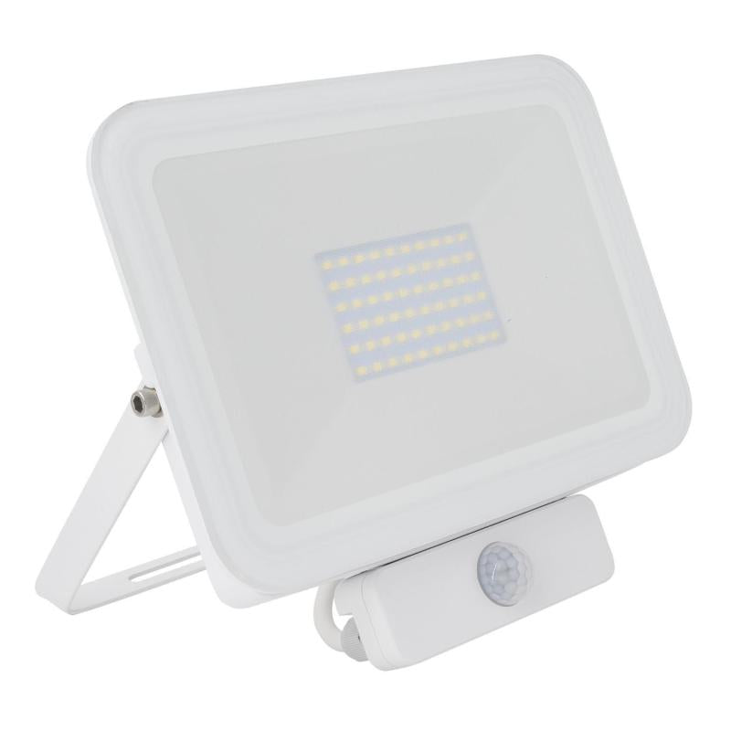 Schlankes LED-Flutlicht 50 W IP65, 5000 lm, PIR-Detektor, Außenbereich