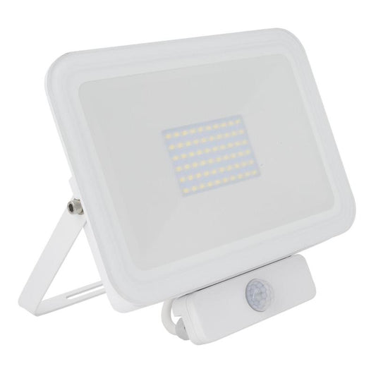 Schlankes LED-Flutlicht 50 W IP65, 5000 lm, PIR-Detektor, Außenbereich