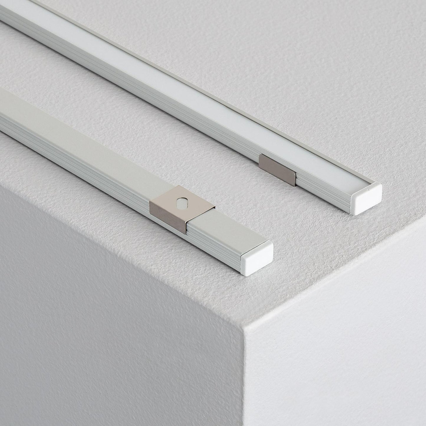 Profilé Aluminium 1m pour Rubans LED, Installation en Saillie, Capot Translucide